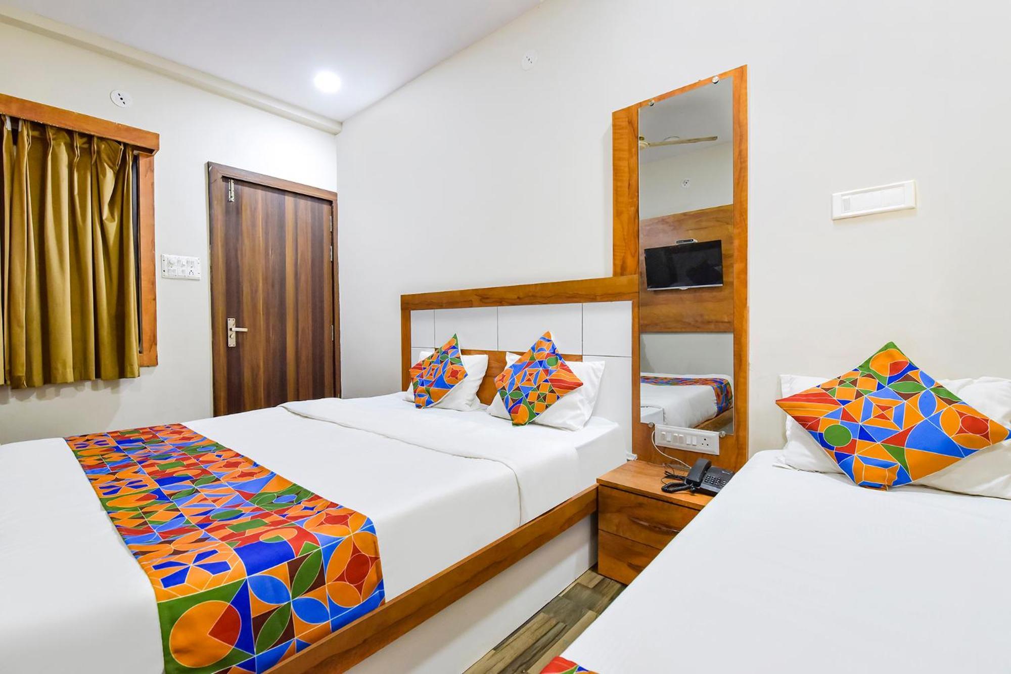 Fabexpress Nishesh Tower Hotel Ujjain Eksteriør billede