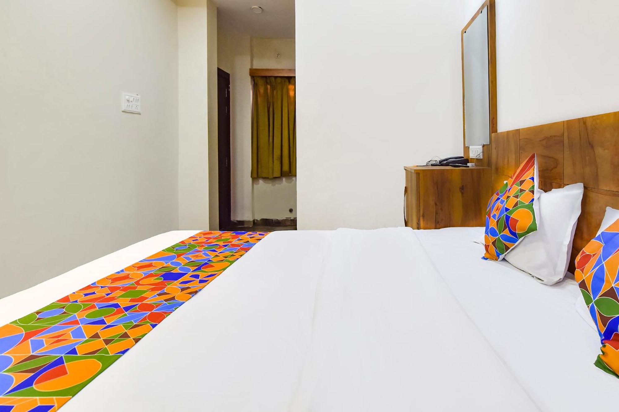 Fabexpress Nishesh Tower Hotel Ujjain Eksteriør billede