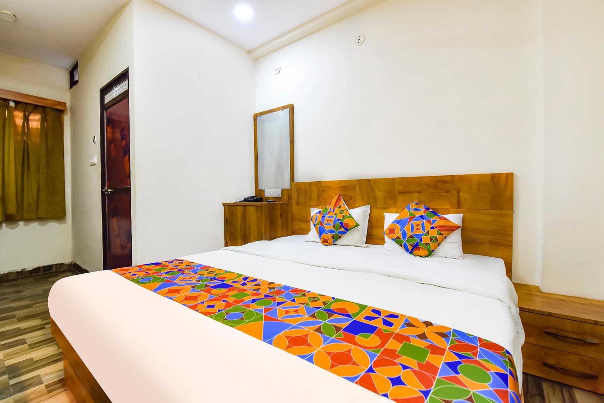 Fabexpress Nishesh Tower Hotel Ujjain Eksteriør billede