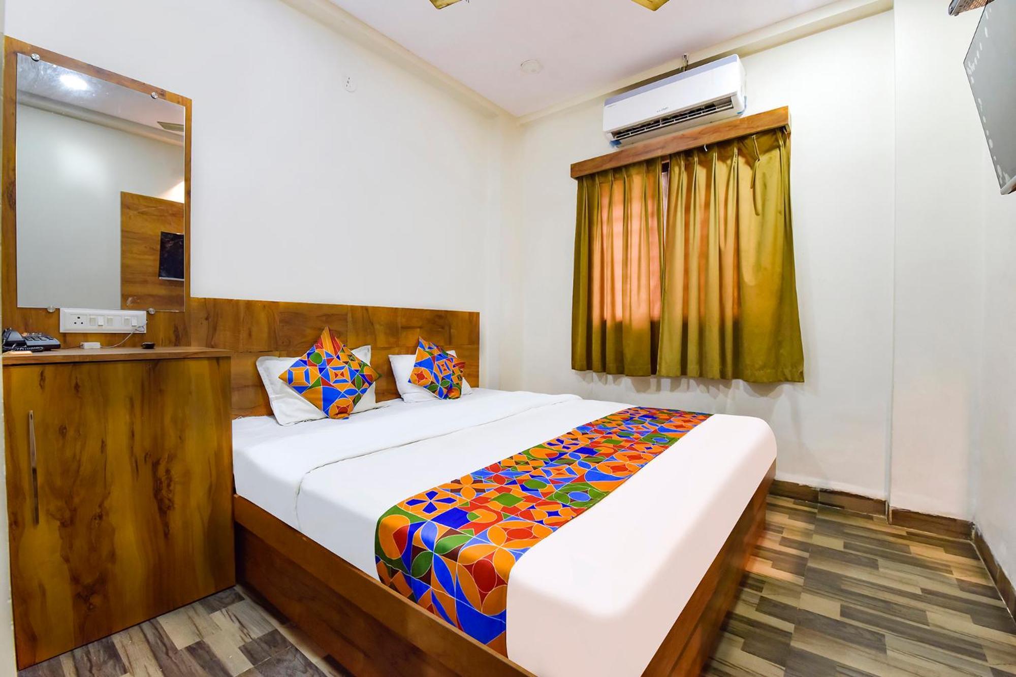 Fabexpress Nishesh Tower Hotel Ujjain Eksteriør billede